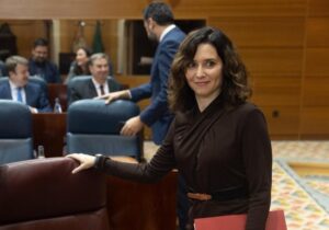 La sorprendente conexión de Begoña Gómez y su controvertida cátedra que sacude la política española | VinylStation Radio