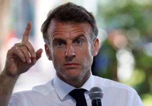 La sorprendente decisión de Macron que podría cambiar el futuro político de Francia | VinylStation Radio