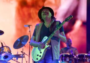 La sorprendente razón detrás de la hospitalización de Carlos Santana | VinylStation Radio