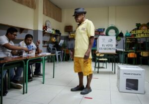 ¿Fraude a la vista en las elecciones de Ecuador? Las tensiones que marcaron la votación del país | VinylStation Radio