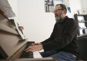 La obra de César Camarero que desafía todas las reglas del teatro convencional | VinylStation Radio