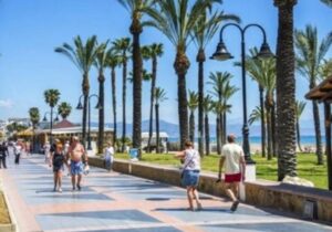 ¿Qué playas andaluzas deslumbran con su Bandera Azul en 2025? | VinylStation Radio