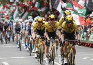Netanyahu interviene en la batalla que se libra en las carreteras de La Vuelta | VinylStation Radio