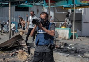 El mensaje que un fotoperiodista de Gaza guarda para su familia | VinylStation Radio