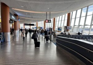 El pasajero con un tenedor que desató el caos en un vuelo a Alemania | VinylStation Radio