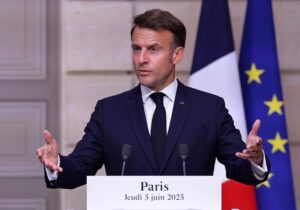 Francia se hunde y un líder pide su cabeza