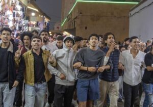 La generación de cristal que derroca gobiernos | VinylStation Radio