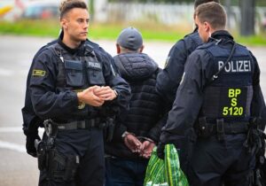 Lo que descubrió la policía en Berlín cambió todo | VinylStation Radio