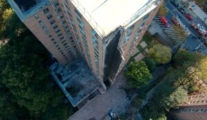 Qué provocó la grieta gigante en un edificio de Nueva York