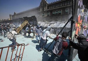 El caos en México por lo que inició una marcha de solo 17.000 personas | VinylStation Radio