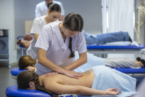 El masaje que transforma alimentos en esperanza | VinylStation Radio