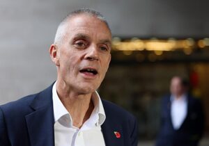 El sorprendente giro del exdirector de la BBC tras la polémica con Trump | VinylStation Radio