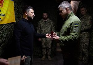 Por qué el pasado de Zelenski lo persigue ahora | VinylStation Radio