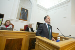 ¿Qué omitió Velázquez en el debate sobre el municipio?